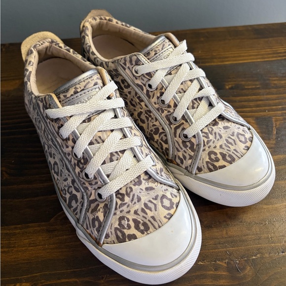 Coach Barrett Signature Silver Grey Leopard Ocelot Print Women's Sneakers 6.5 - Picture 2 of 15